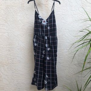 Adorable Wide Leg Capri Jumpsuit L